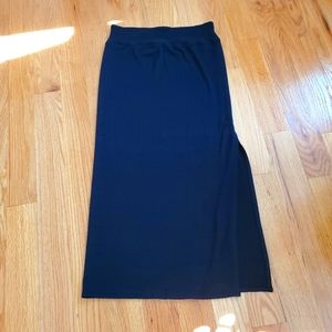 NWOT Aritzia Wilfred Free Soft Skirt